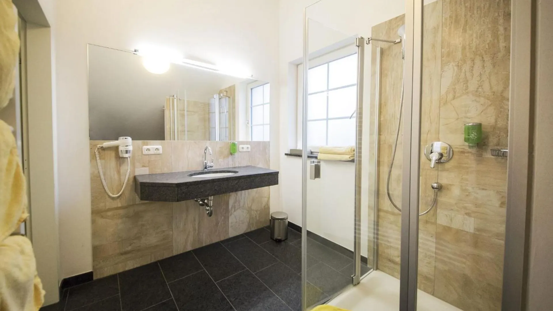 Holiday Apartments By Das Gruene Hotel Zur Post - 100 % Bio & Villa Ceconi Salisburgo