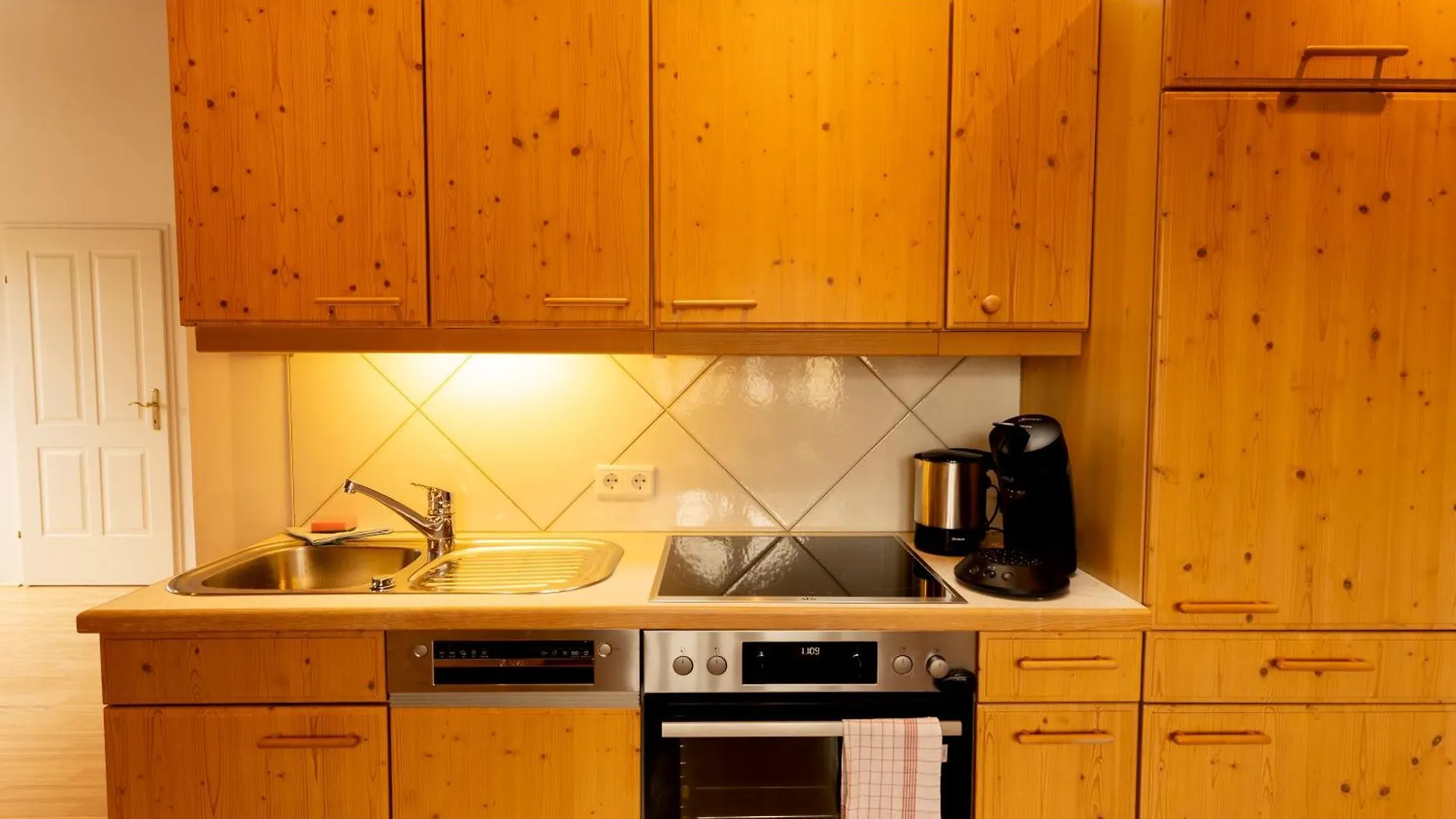 Holiday Apartments By Das Gruene Hotel Zur Post - 100 % Bio & Villa Ceconi Salisburgo Austria