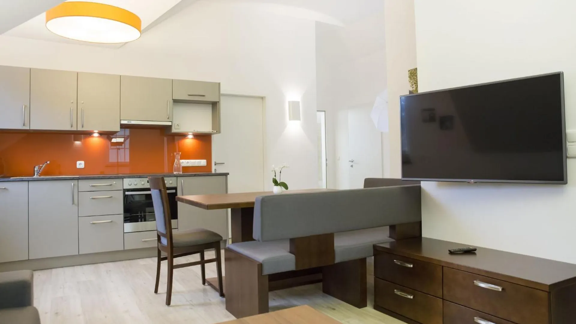 Holiday Apartments By Das Gruene Hotel Zur Post - 100 % Bio & Villa Ceconi Salisburgo