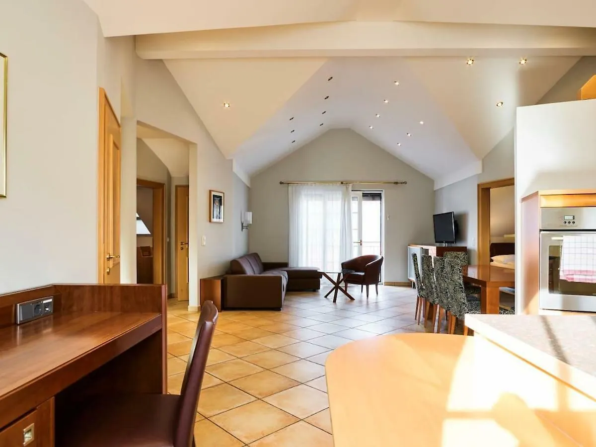 Holiday Apartments By Das Gruene Hotel Zur Post - 100 % Bio & Villa Ceconi Salisburgo